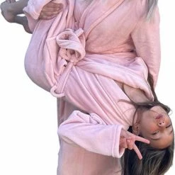 Relax Company Kinderbadjas Fleece - Oudroze - Meisjes Ochtendjas Maat 134/140 11 Relax Company Kinderbadjas Fleece - Oudroze - Meisjes Ochtendjas Maat 134/140 -Nike winkel 423x840 4