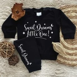 Merkloos Goldengifts.nl - Kinder - Pyjama - Sweet Dreams Little One - Maat: 80/86 - Kleur: Zwart - 1 Stuks - Pyama Jongens - Meisjes Pyjama - Kids - Jongens Pyjama - Baby Pyjama - Kraamcadeau Met Naam - Kraamcadeau - Baby - Cadeau - Kraamcadeaus