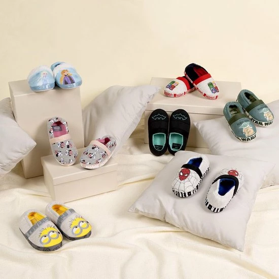 Star Wars The Mandalorian Sloffen - Baby Yoda 4 Star Wars The Mandalorian Sloffen - Baby Yoda - Afbeelding 2